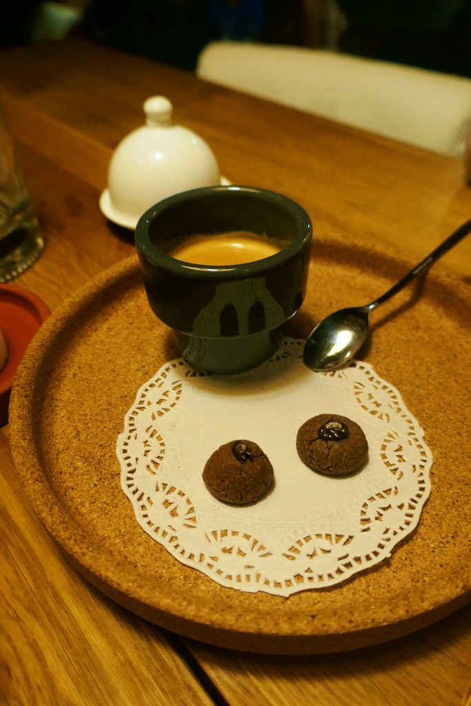 Café com biscoitinhos de alcagoita